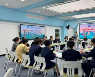 高职书记邀企业负责人进“一站式”社区座谈，现场发offer