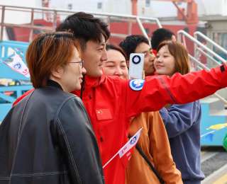 双“龙”出海 中国第42次南极考察队起航