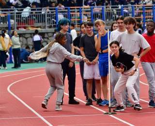 武大附中运动会上演“速度与友情”，中法青春在接力中交融