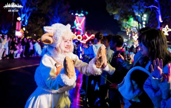 嗨至零点！武汉欢乐谷万梗巅疯夜开启