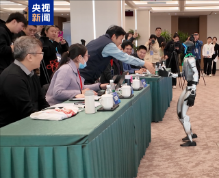 人机辩论四强诞生 首届中国（国际）机器人辩论大赛在北京进行