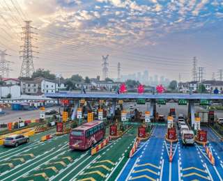 武漢“東大門”煥新亮相，龔家嶺收費站提升顏值迎司乘