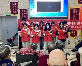 大学生“花样陪伴”情暖护理院
