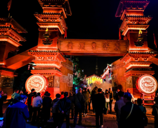 借東風、皆英雄……東風街城門已開，來赴一場赤壁之約！