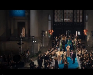 《穿普拉达的女王2》发布首支预告，Lady Gaga等客串出演，明年5月1日北美上映