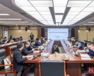 專家學者在漢共話新文學語言與中外文學語言傳統(tǒng)