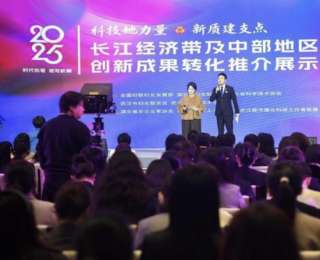 武職大“光電制造個性化培養(yǎng)成果”亮相巾幗科創(chuàng)盛會引關(guān)注