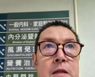 郭碧婷爸爸曬照稱喉嚨打了玻尿酸：一天不能說話