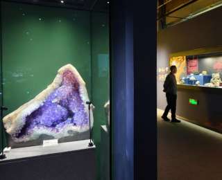 觸摸地球億萬年前的“心跳”，200多件巖石礦物標本集中展出