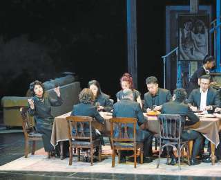 北京人藝新戲《小郡之秋》首演，三代演員同臺