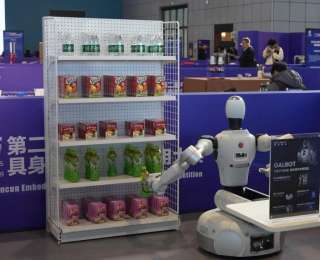 疊衣服、倒咖啡、送快遞……來看機器人精彩“對決”