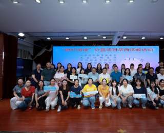 不止是送书，燃灯阅读教会孩子“会读善思” 克丽缇娜“燃灯阅读”2025岳西送教活动圆满落幕