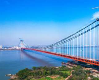 燕矶长江大桥合龙，万里长江再添“飞虹”！黄冈至鄂州花湖机场明年15分钟直达