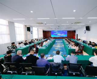 跨越三十年的青春對話：地大20余名校友回校省親，與05后大學(xué)生分享成長故事