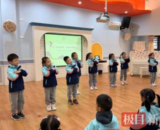 愛心毛衣讓冬日不再寒冷，武漢這群幼兒家長“一針一線”織就溫暖