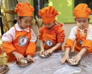 指尖揉香，青山一幼解鎖傳統(tǒng)麻花制作