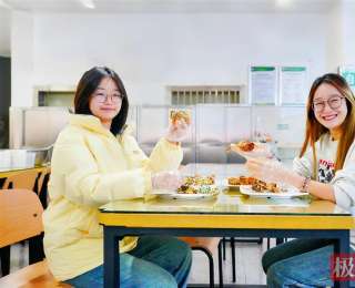 8.8元一只不限購！武漢工商學(xué)院學(xué)生餐廳暖心上線大閘蟹