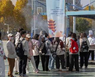 7家本土老字號餐飲企業現場展示非遺美食！文明餐桌進校園活動在江漢大學啟動