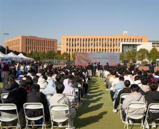 防艾不止口號！武漢這場高?！爸黝}集市”讓知識“活”起來