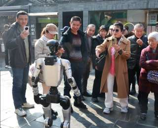 當機器人“走”上街頭