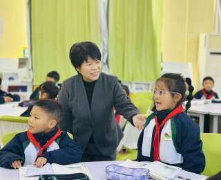 武漢六大名師團(tuán)隊(duì)赴利川送教，賦能當(dāng)?shù)亟處熖蓐?duì)建設(shè)