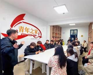 把講臺交給學生！夜校攝影課開班即爆滿