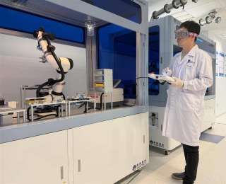 东南亚首个“AI化学实验室”用上湖北智造