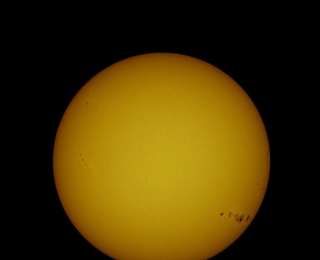 太阳脸上长了雀斑：个头不小、数量可观