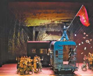 英雄的故事永不落幕 新版舞劇《鐵道游擊隊》首演