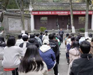 古隆中里悟“忠”魂，湖北文理学院将读书会课堂搬进历史现场