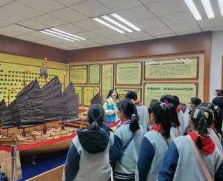 摸“蛟龙”号，看“郑和宝船”，小学生进高校感受航海世界
