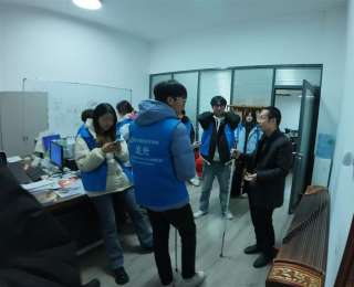 蒙眼上课、轮椅抚琴，咸宁职院这堂“追光讲堂”让大学生“看见”无障碍