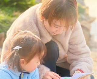 亲子化身“植物侦探”寻秋中山公园，在金色落叶里解码家乡密码