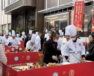 咸宁锦绣城广场上演热辣滚烫，咸宁“三名”榜单放榜！