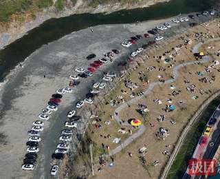 周末到湖北竹山库区茶山晒太阳成一景