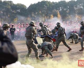 格斗、射击、机器人全体验，军校招生上演“实战大片”