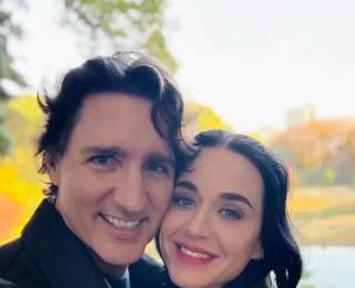 歌手“水果姐”正式官宣与加拿大前总理特鲁多恋情，发布首张自拍合影