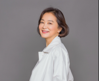 林青霞11亿豪宅遭大量蟑螂入侵，她亲手处理却杀不完，被吓到坐立难安：“我真的拿它没办法！