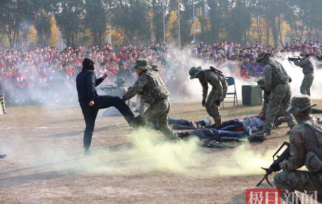 21所军校襄阳集结，“一站式”招生咨询点燃学子从军梦