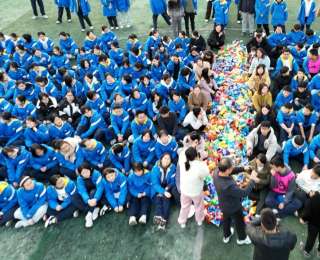 武漢一中學寵學生出奇招，“零食大作戰”搶走備考壓力