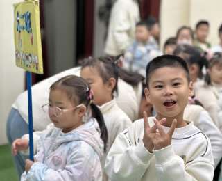 幼兒園運動會歡樂上演：萌娃當家，家長助威，教師展風采
