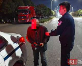寒夜中老人走失街头 枣阳民警温情救助助团圆