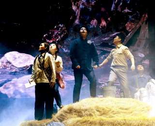 以礦燈為炬，照育人之路！武漢理工大學原創話劇《礦燈長明》成功首演