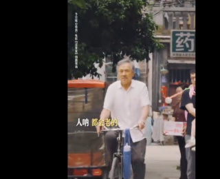 71歲成龍白發(fā)引熱議，本人回應(yīng)：做過那么多危險動作，還能慢慢變老是幸運(yùn)