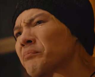 41歲男演員向佐哭訴：娛樂圈的人很恐怖！向華強(qiáng)此前稱為捧向佐虧了幾個億，“我這輩子唯一捧不起來的就是我的親兒子”