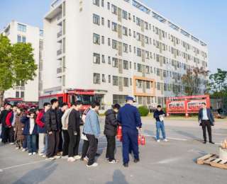 模拟烟雾帐篷、实操灭火器！江夏区金口中学消防演练“硬核”开练！