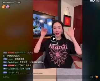 陈赫现身娄艺潇直播间刷礼物 ，引发《爱情公寓》“贤菲CP”回忆，情怀拉满