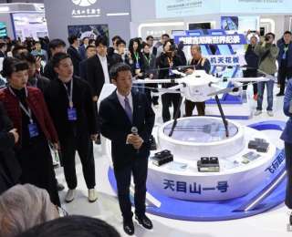 中国氢动力多旋翼无人机创飞行最长吉尼斯纪录