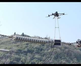 黄石供电公司为线路做“CT”检查，利用无人机吊载X光机器人带电探伤作业