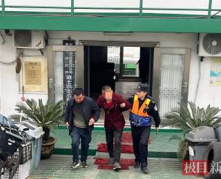 采砂船上男子突发肾结石，长航公安黄石派出所紧急救助